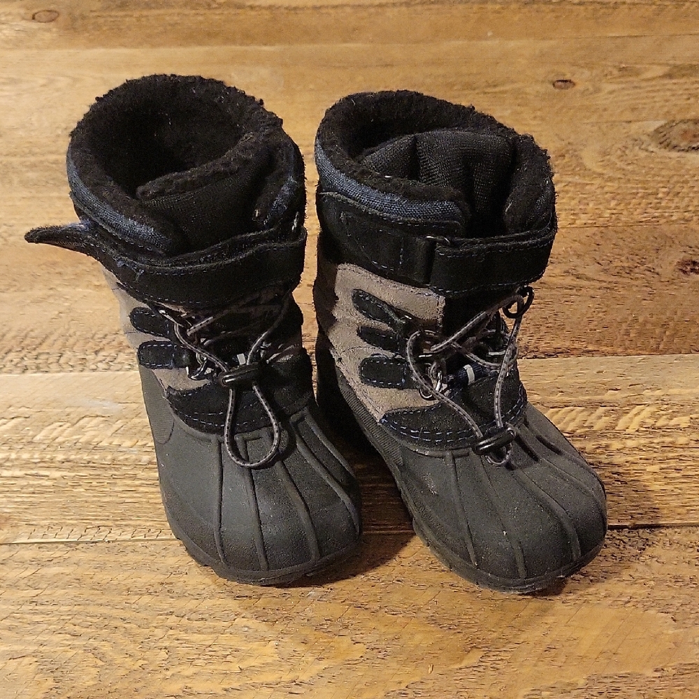 Khombu Snowtracker Waterproof Kids Boots - Black and Gray